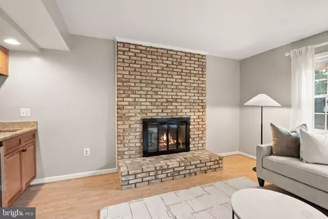 Living - 8906 Tailcoat Ct, Springfield, VA 22153 photo 2 of 13