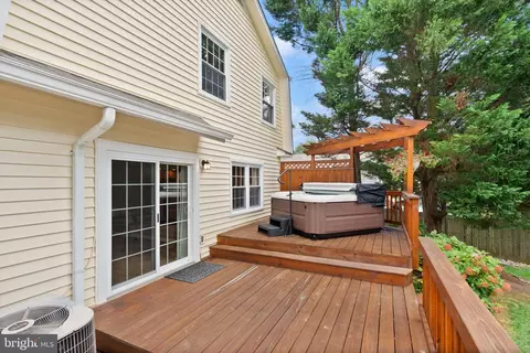 Exterior - 8906 Tailcoat Ct, Springfield, VA 22153 photo 6 of 13