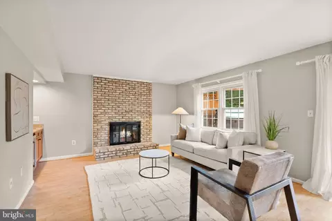 Living - 8906 Tailcoat Ct, Springfield, VA 22153 photo 8 of 13