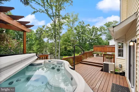 Exterior - 8906 Tailcoat Ct, Springfield, VA 22153 photo 8 of 13