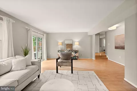 Living - 8906 Tailcoat Ct, Springfield, VA 22153 photo 12 of 13