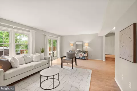 Living - 8906 Tailcoat Ct, Springfield, VA 22153 photo 11 of 13