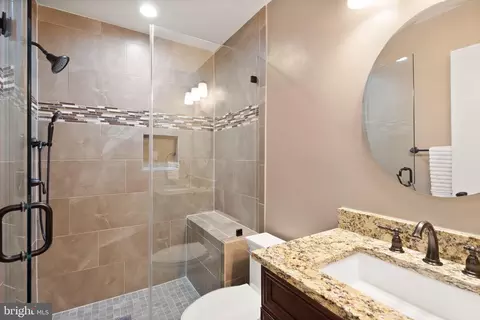 Bath - 8906 Tailcoat Ct, Springfield, VA 22153 photo 1 of 4