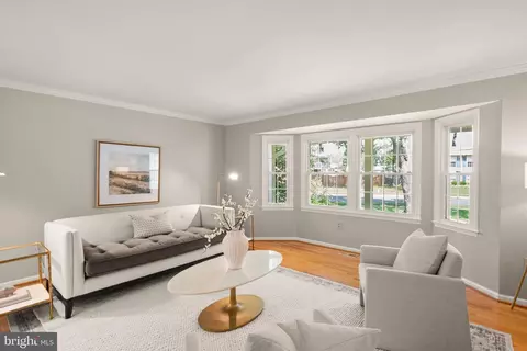 Living - 8906 Tailcoat Ct, Springfield, VA 22153 photo 4 of 13