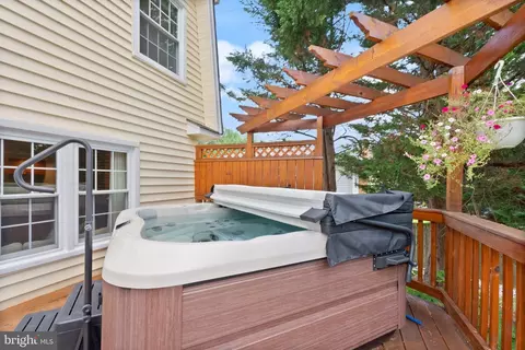Exterior - 8906 Tailcoat Ct, Springfield, VA 22153 photo 7 of 13