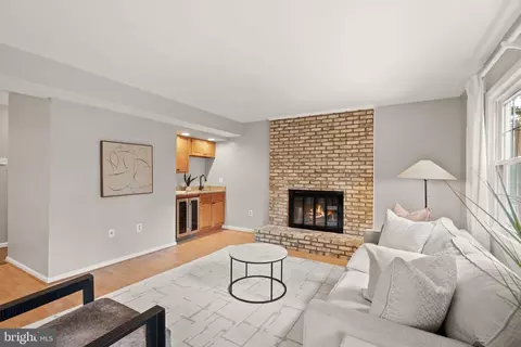 Living - 8906 Tailcoat Ct, Springfield, VA 22153 photo 9 of 13