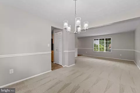 7613 Springfield Hills Dr, Springfield, VA 22153 photo 5