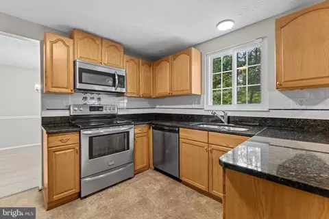 7613 Springfield Hills Dr, Springfield, VA 22153 photo 7