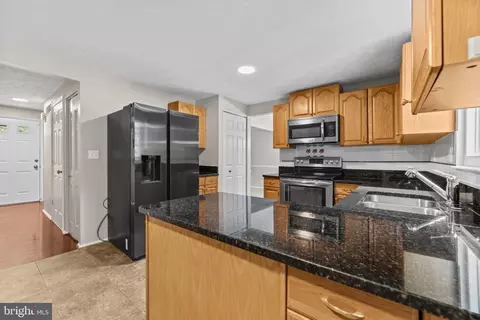 7613 Springfield Hills Dr, Springfield, VA 22153 photo 8
