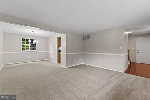 7613 Springfield Hills Dr, Springfield, VA 22153 photo 4
