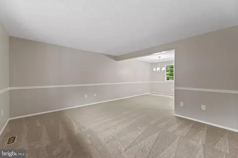 7613 Springfield Hills Dr, Springfield, VA 22153 photo 3