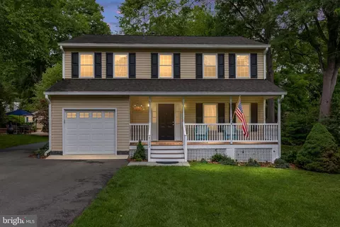 3123 Woodland Ln, Alexandria, VA 22309