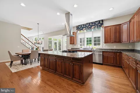 11693 Caris Glenne Dr, Herndon, VA 20170