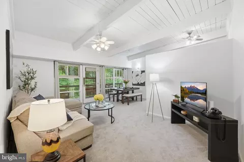 4335 Americana Dr #203, Annandale, VA 22003