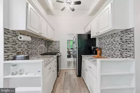 4335 Americana Dr #203, Annandale, VA 22003