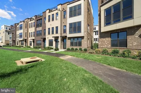 4673 Charger Pl, Chantilly, VA 20151