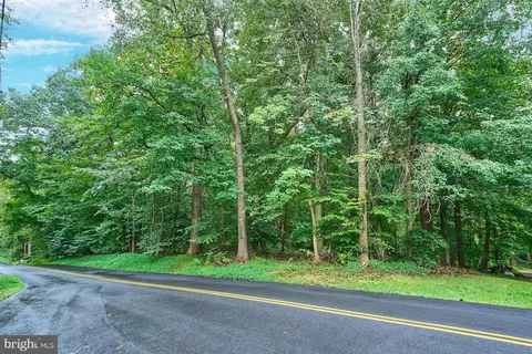 9113 Jeffery Rd, Great Falls, VA 22066