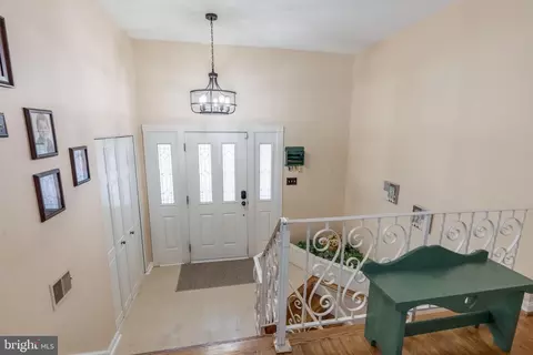 Entry Way - 6006 Merryvale Ct, Springfield, VA 22152 photo 1 of 2