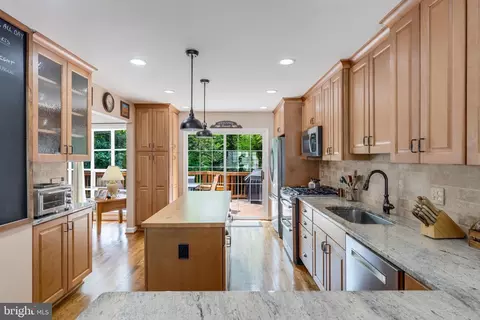 Kitchen - 6006 Merryvale Ct, Springfield, VA 22152 photo 2 of 6