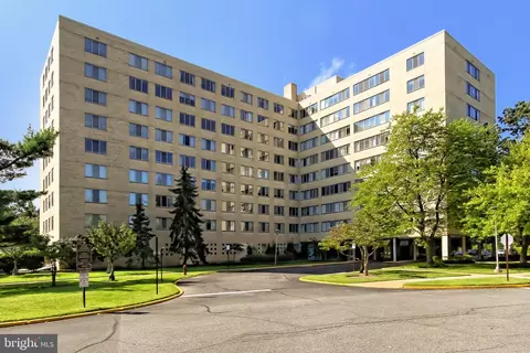 6641 Wakefield Dr #702, Alexandria, VA 22307