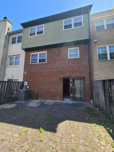 4552 King Edward Ct, Annandale, VA 22003