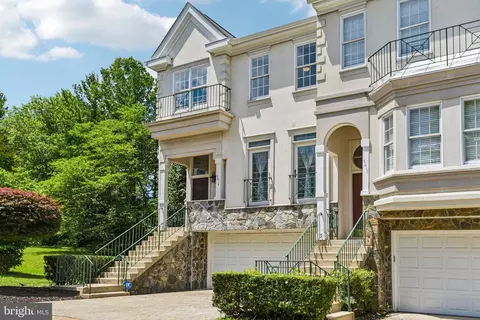 4014 Dogberry Ln, Fairfax, VA 22033