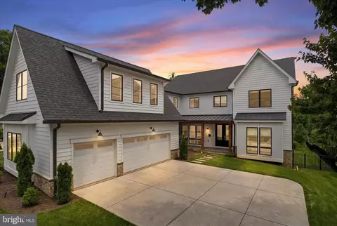 202 Branch Rd SE, Vienna, VA 22180
