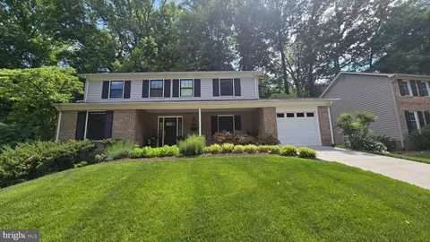 6207 Larstan Dr, Alexandria, VA 22312