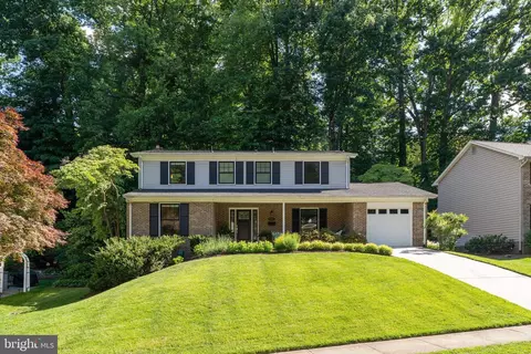 6207 Larstan Dr, Alexandria, VA 22312