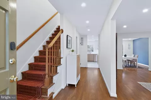 Entry Way - 7024 Alicent Pl, Mclean, VA 22101 photo 2 of 3
