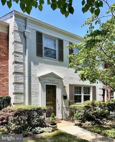 7024 Alicent Pl, Mclean, VA 22101