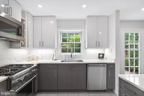Kitchen - 7024 Alicent Pl, Mclean, VA 22101 photo 3 of 9