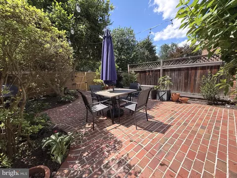 Exterior - 7024 Alicent Pl, Mclean, VA 22101 photo 3 of 18
