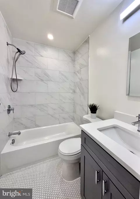 Bath - 7024 Alicent Pl, Mclean, VA 22101 photo 4 of 5