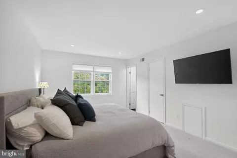 Bedroom - 7024 Alicent Pl, Mclean, VA 22101 photo 2 of 11
