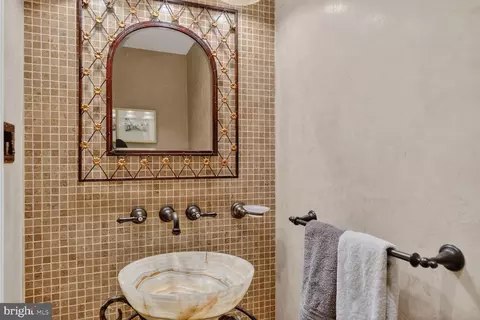 Bath - 7024 Alicent Pl, Mclean, VA 22101 photo 1 of 5