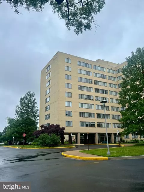 6641 Wakefield Dr #703, Alexandria, VA 22307