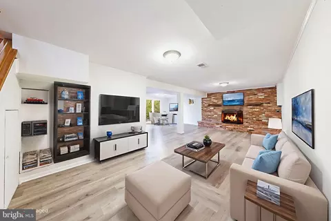 Living - 6800 Quebec Ct, Springfield, VA 22152 photo 5 of 8