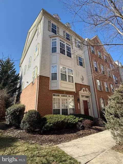 5645 Harrington Falls Ln #B, Alexandria, VA 22312