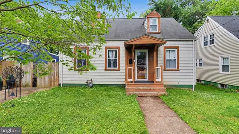2803 Greenway Blvd, Falls Church, VA 22042