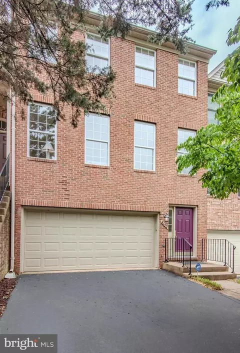 4172 Vernoy Hills Rd, Fairfax, VA 22033