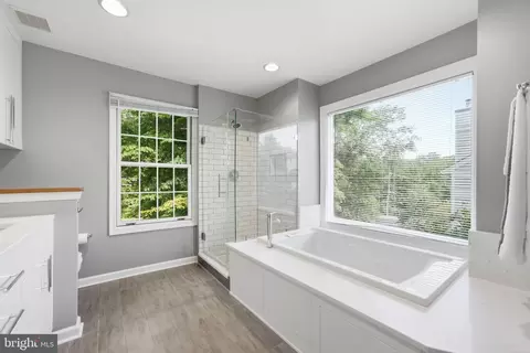 Bath - 7506 Irene Ct, Springfield, VA 22153 photo 4 of 6