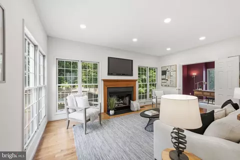 Living - 7506 Irene Ct, Springfield, VA 22153 photo 4 of 6