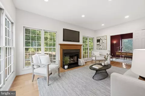 Living - 7506 Irene Ct, Springfield, VA 22153 photo 5 of 6