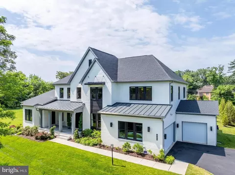 665 Stratford Hill Ct, Great Falls, VA 22066