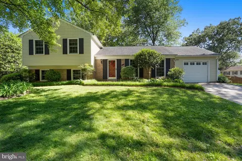 9501 Wallingford Dr, Burke, VA 22015