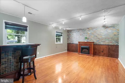 Living - 9501 Wallingford Dr, Burke, VA 22015 photo 4 of 4