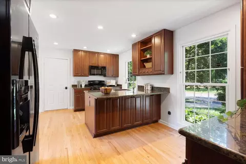 Kitchen - 9501 Wallingford Dr, Burke, VA 22015 photo 3 of 3