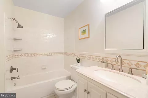 Bath - 9501 Wallingford Dr, Burke, VA 22015 photo 2 of 3