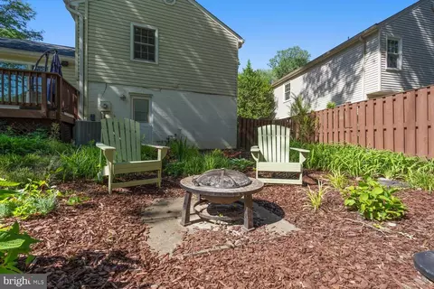 Exterior - 9501 Wallingford Dr, Burke, VA 22015 photo 6 of 12
